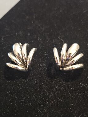 Vivtage Silver Fan Petal Art Deco Clip  Earrings. Lovely.